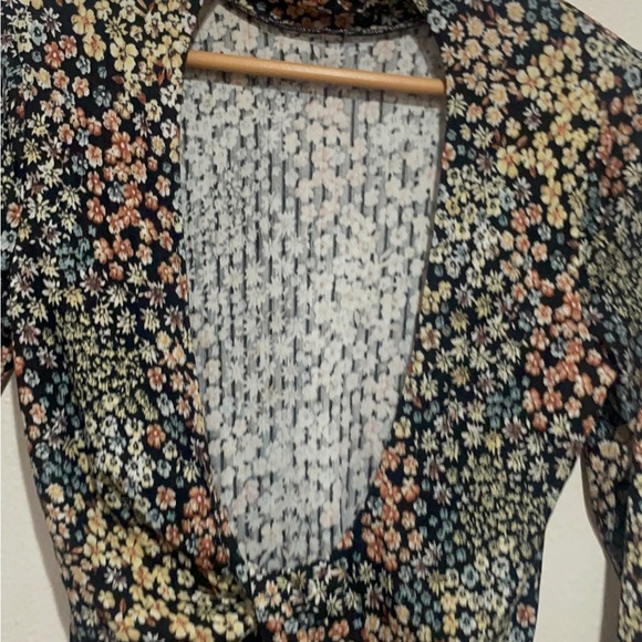 Fitted Yellow and Black Long Sleeve backless mockneck Blouse - Picture 8 of 10